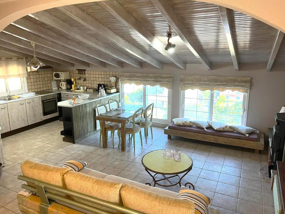 Samishouse Apartment Kanali  ภายนอก รูปภาพ